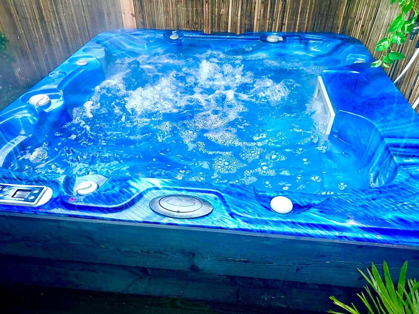 Jungle Style Lodge With Jacuzzi ,Sauna And Garden Near Amsterdam Vijfhuizen Esterno foto