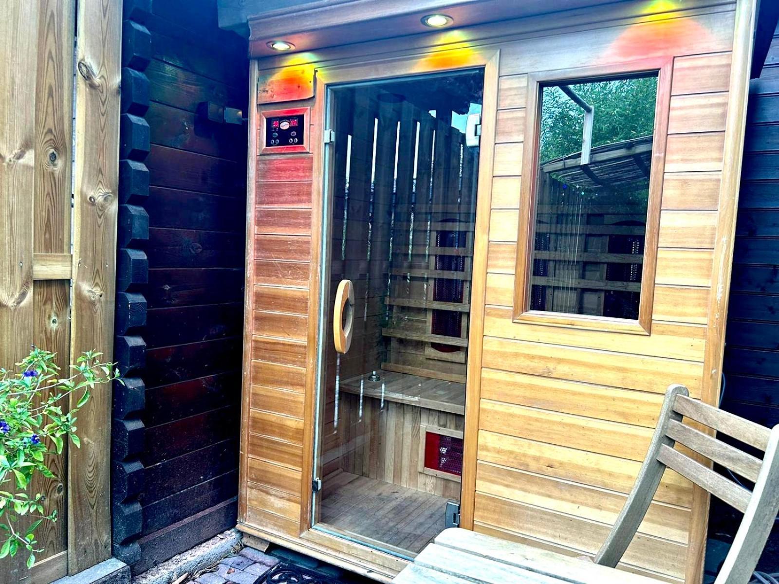Jungle Style Lodge With Jacuzzi ,Sauna And Garden Near Amsterdam Vijfhuizen Esterno foto